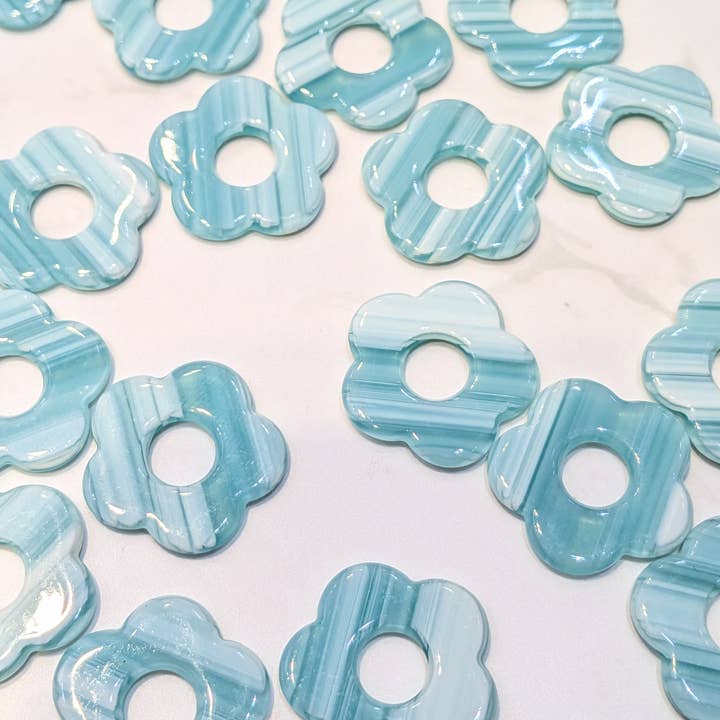 LOLO & YAYA – wholesale Emergency response charm – Flower pendant 2cm, 1.5O euros / u16