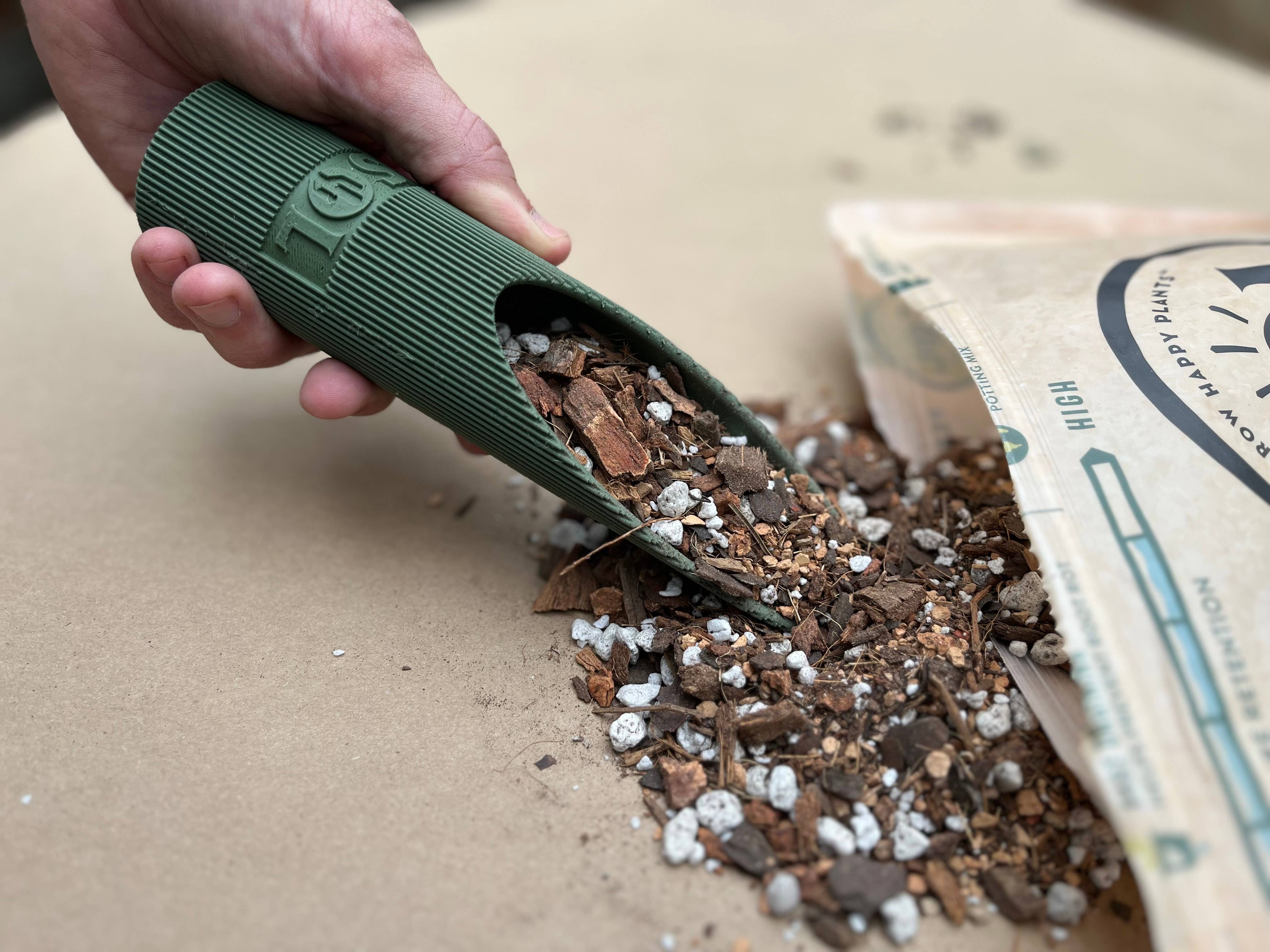 Sol Soils - Wholesale Garden Tool - Repotting Soil Scoops7