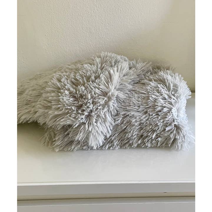 Peking Handicraft - Wholesale Throw Blanket - Dreamy Faux Fur Throw - Laurel & Mayfair