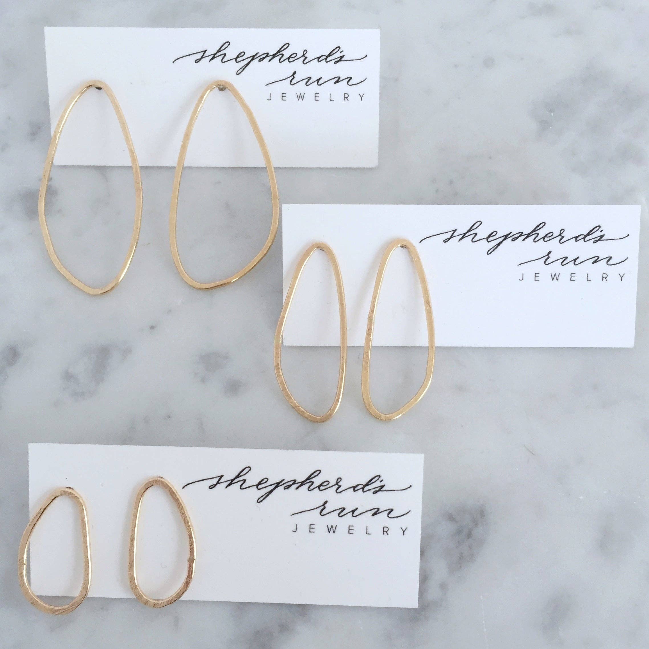 Shepherd’s Run Jewelry - Vendita all'ingrosso Orecchini a bottone - Borchie ovali organiche, riempimento in oro giallo 14k5