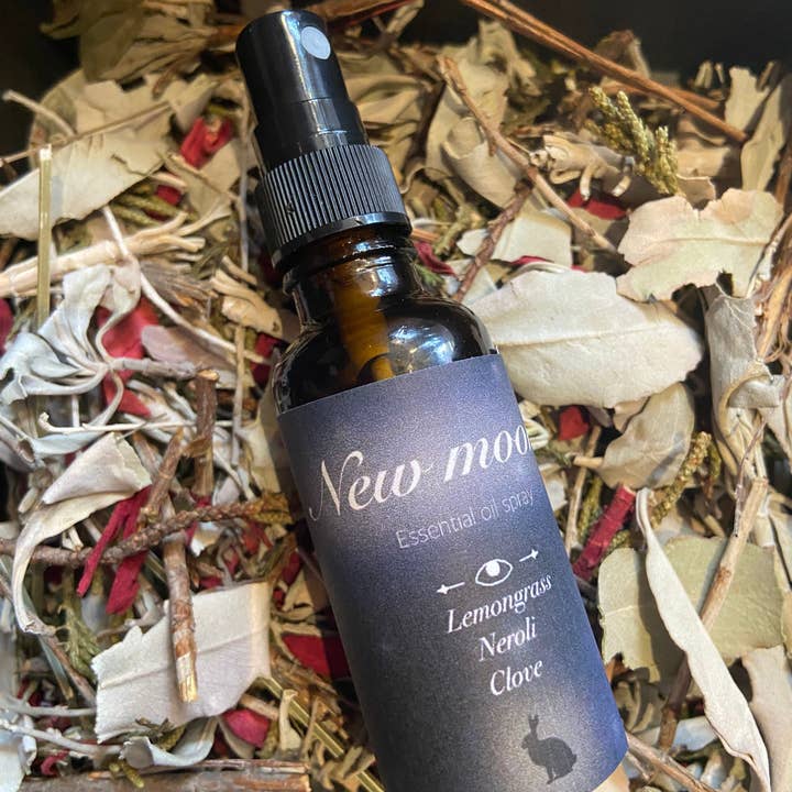 Neumond Natürlicher Ätherisches Öl Raumspray für den Großhandel von The Hare And The Moon