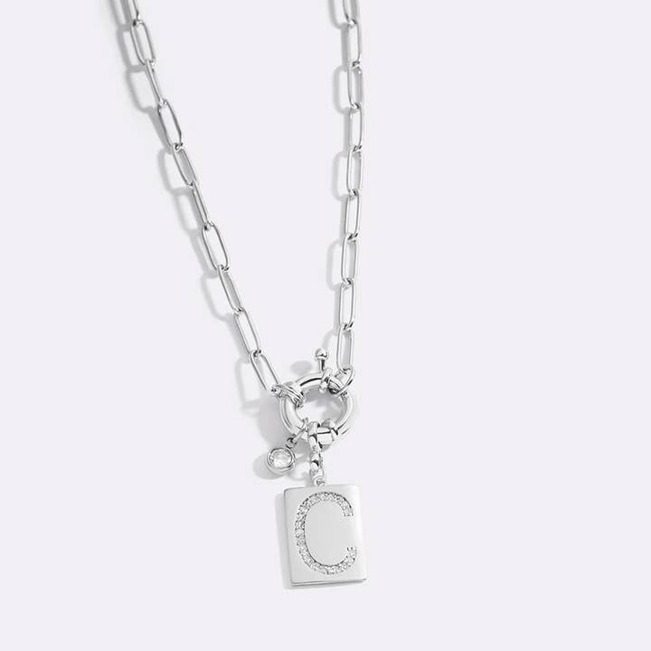 Silver Pavé Initial Hängsmycke med Pappersklippskedja för wholesale av Mint & Lily