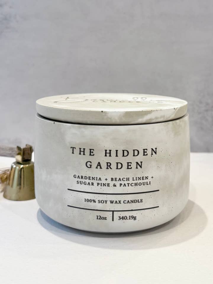 Il Giardino Nascosto - "Grato" (12oz) per la vendita all'ingrosso da parte di Boswellia Candle Co.