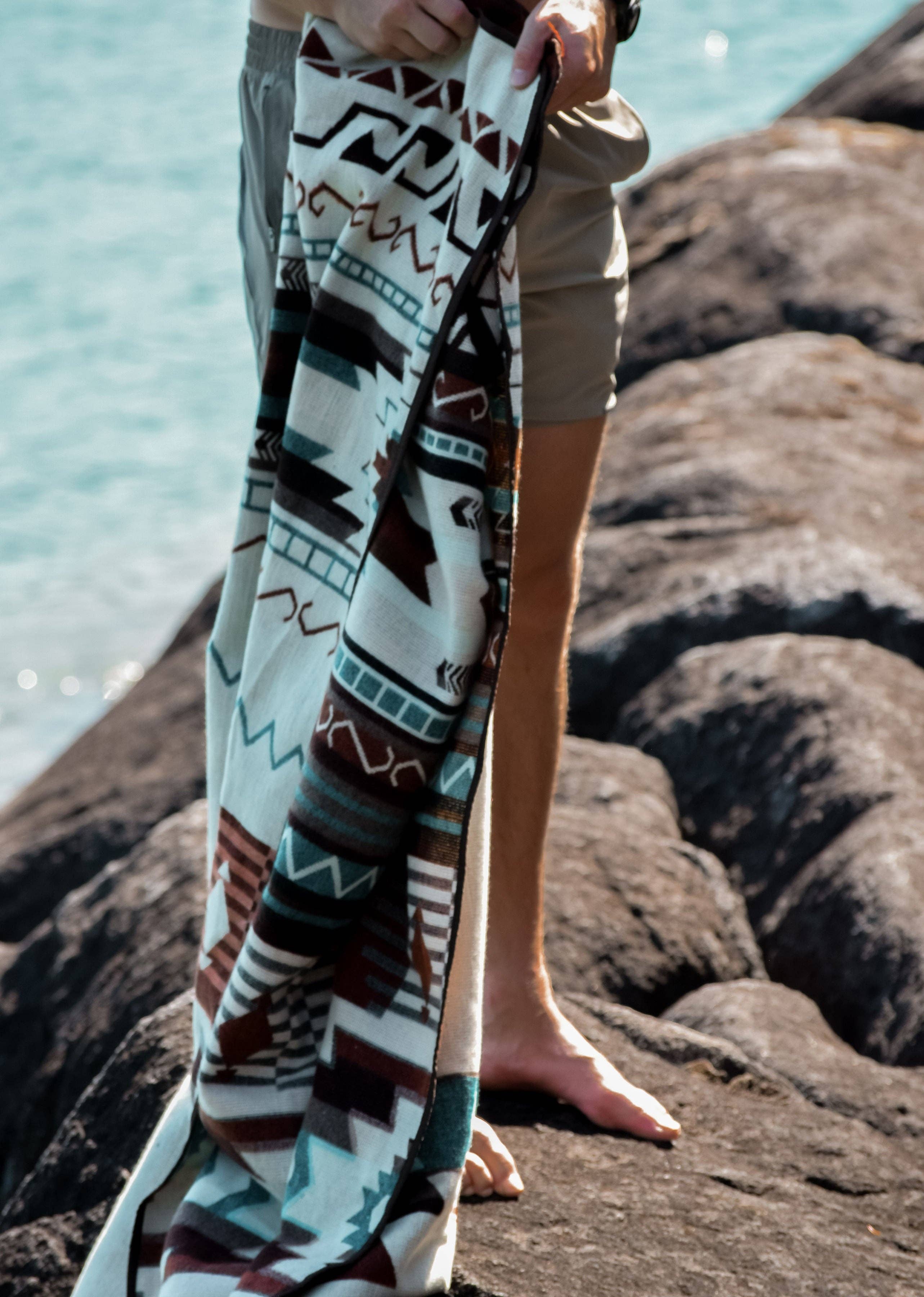 Wylde Brigade – wholesale Throw blanket – Cotopaxi Aztec Reversible Blanket5