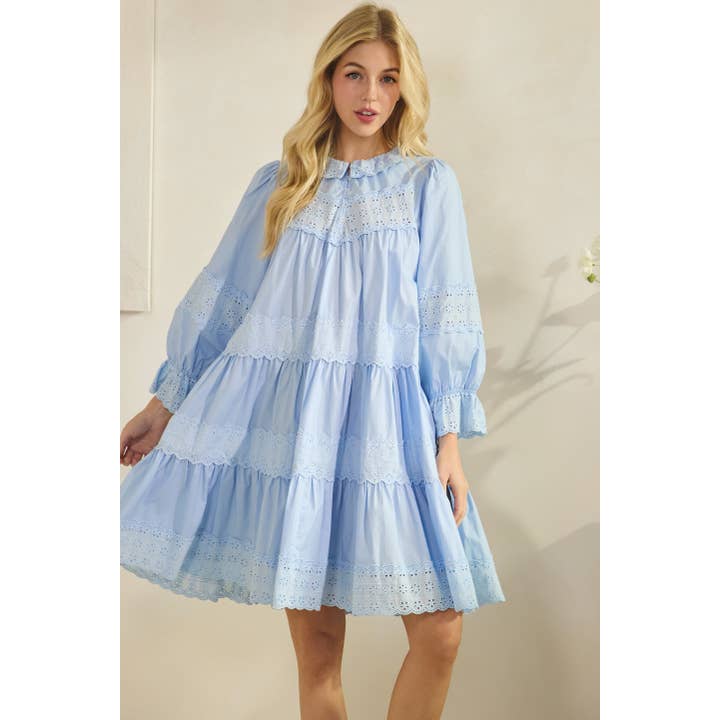 VESTIDO BABYDOLL CON VOLANTES Y ENCAJE DE OJALES (SD7674) para venta al por mayor de Sage + Fig