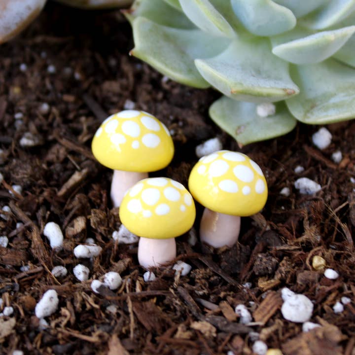 Mariposa Miniatures - Wholesale Garden/Lawn Stake - Mini Fairy Garden Mushroom