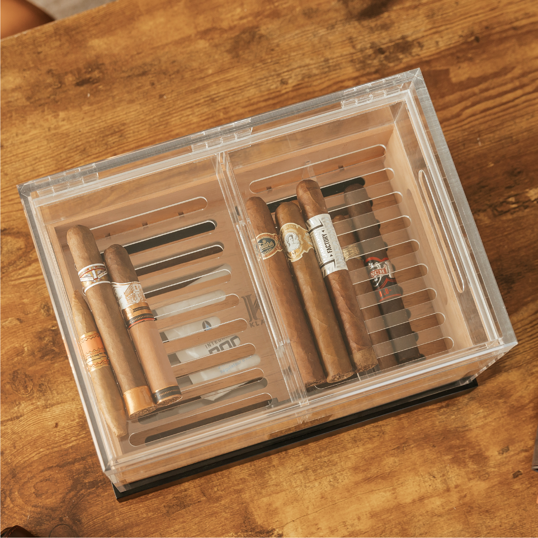 Case Elegance – Acessórios de humidor/charutos por atacado – Felix Pro Tupperdor - Humidor Acrílico9