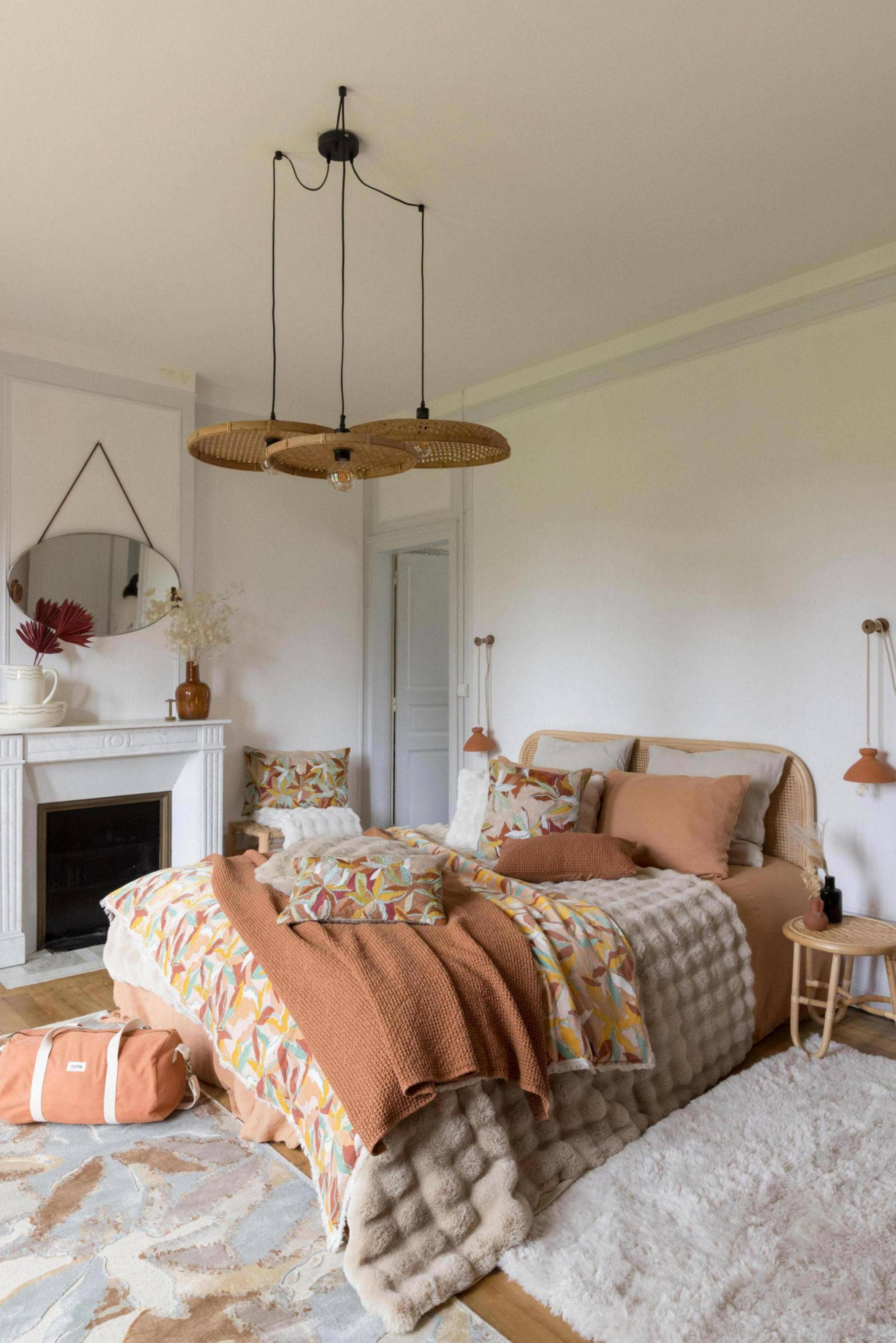 Maison Vivaraise & La Cerise sur le Gâteau - Wholesale Chair Cushion - Alina Dragée Embroidered Cushion 40 X 651