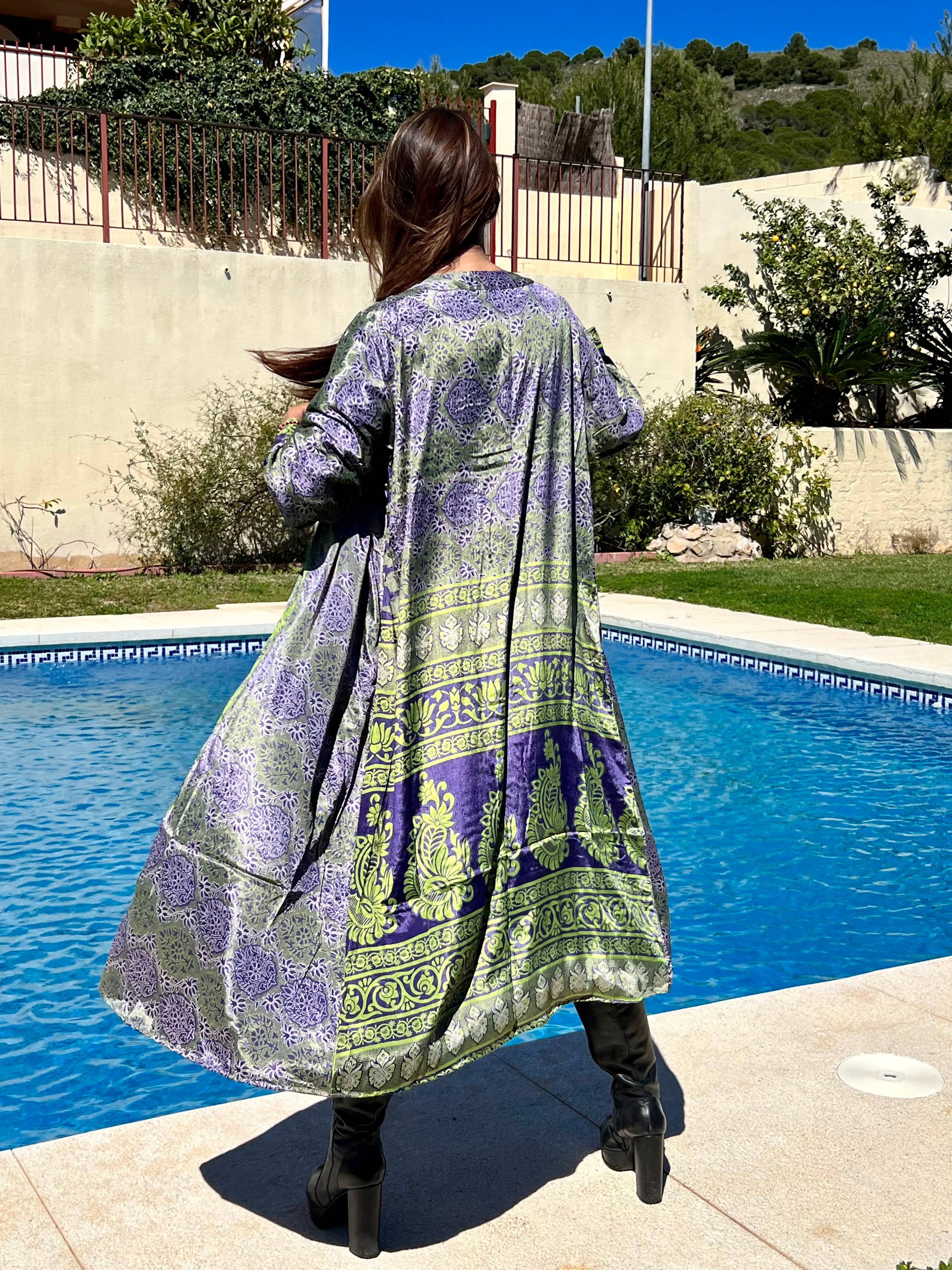 Kinomy - Wholesale Kimono - Women's - Reversible kimonos for women, 10 lengths-10 medium, Pack 206
