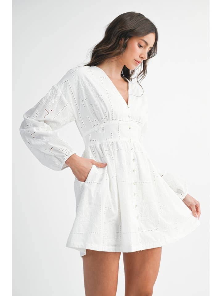 VESTIDO DE MANGA COMPRIDA COM BOTÕES E BORDADO por atacado de Camellia