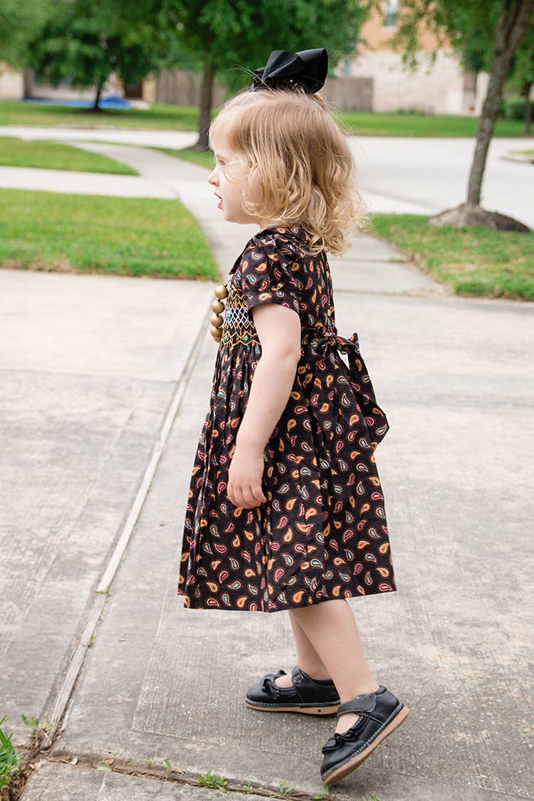 SISSYMINI - Vente Robe – bébé - Robe vichy brune smockée à la main pour bébés et tout-petits7