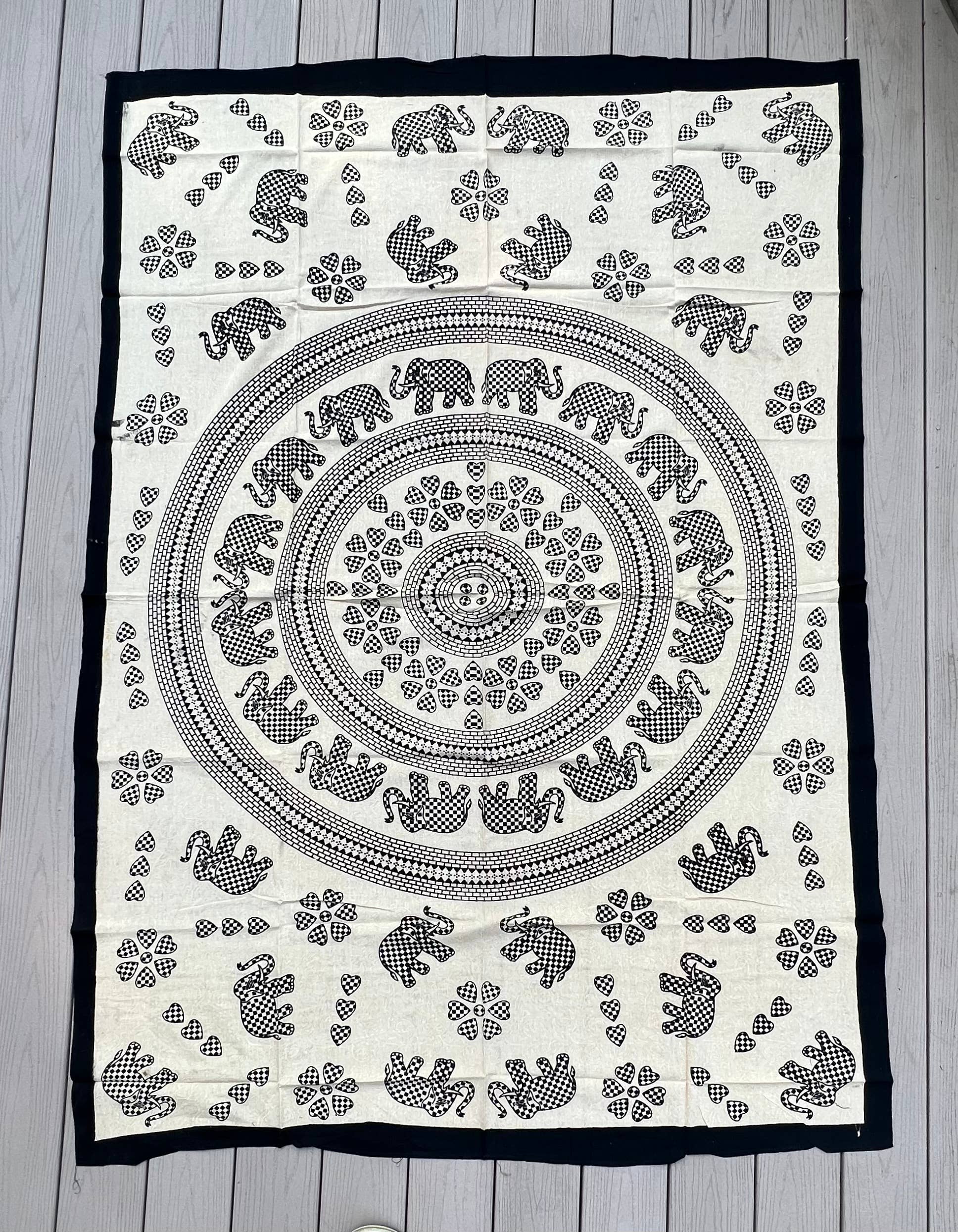 Lungta Imports - Vendita all'ingrosso Arazzi/Tessuti d'arredo - Arazzo Elephant Mandala 80 «X50" Bianco17