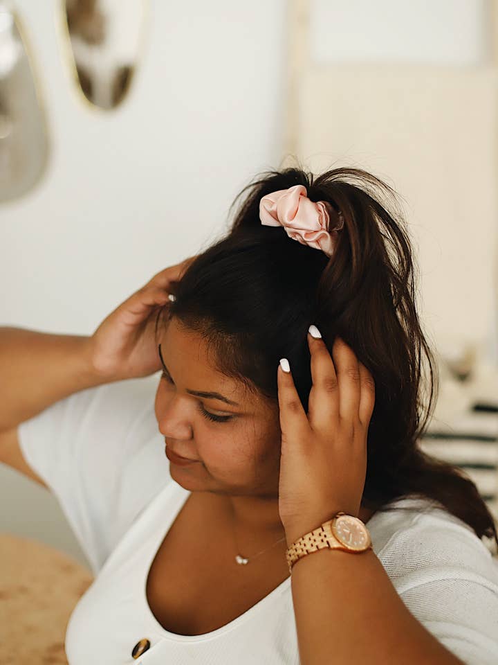 Scrunchie de Seda Rosa Pétala - ClasSIC por atacado de Siena Vida
