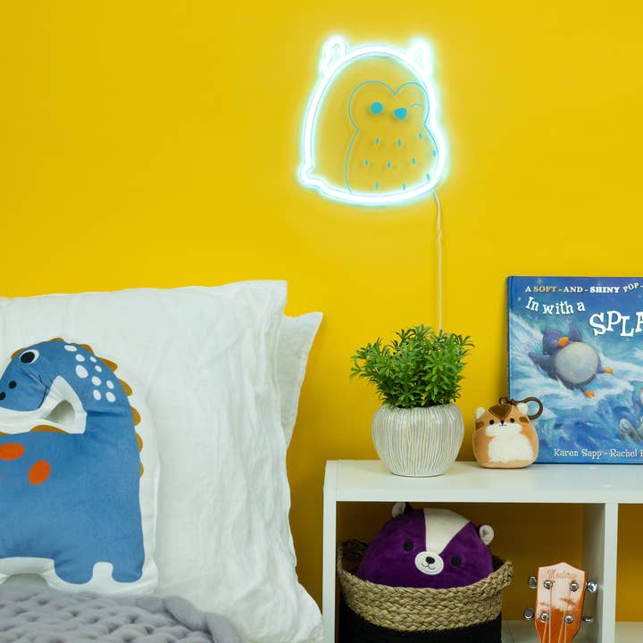 Lampe murale au néon Squishmallows Winston pour la vente par Fizz Creations Ltd - UK