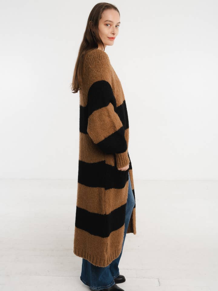 JULIA PARIS – Engroshandel Cardigan - Dame – Lang stribet cardigan i uldblanding