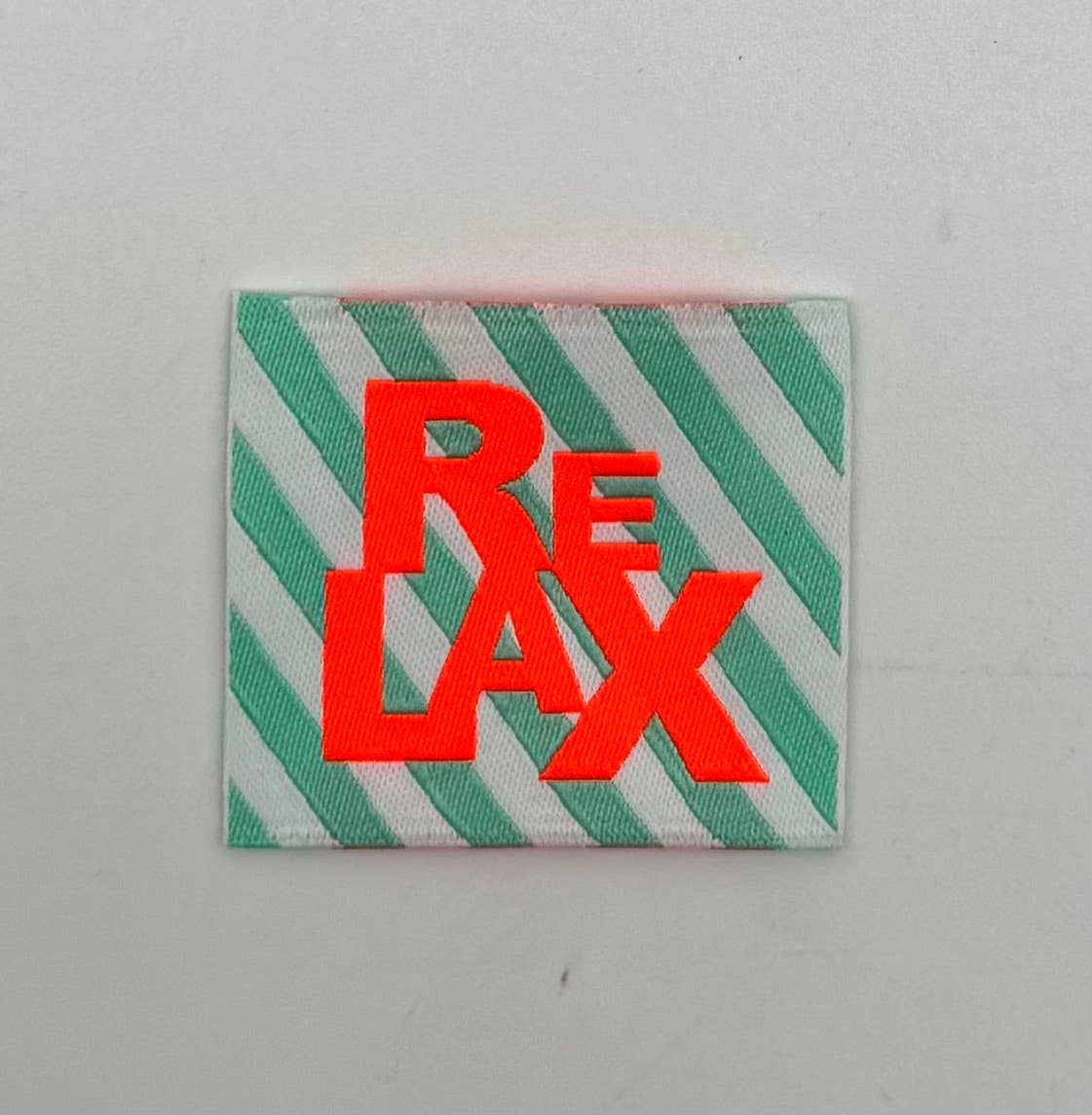 L’Étiquette Home Couture - Venta al por mayor Material para manualidades - Etiqueta tejida para coser "RELAX" fluorescente1