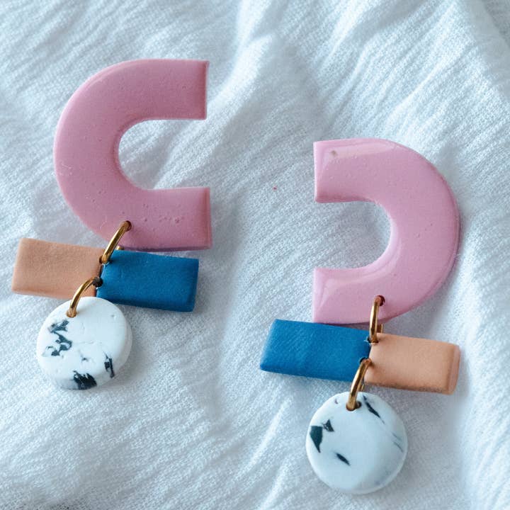 Boucles d'oreilles Art Déco « C » pour la vente par Eleven Suns Jewelry