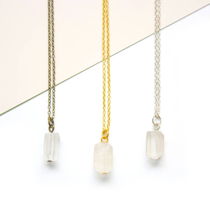 Lille rå kvarts halskæde, lækker krystal lagdeling halskæde for engroshandel hos All the Tiny Pieces