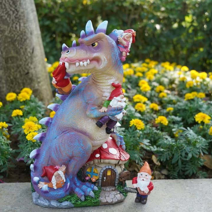 By Mark & Margot – Engroshandel Havenisse – Dinosaur Swinging Gnomes Statue Lilla med Stempelnisse - AF MARK & MARGOT - GRATIS FRAGT!1