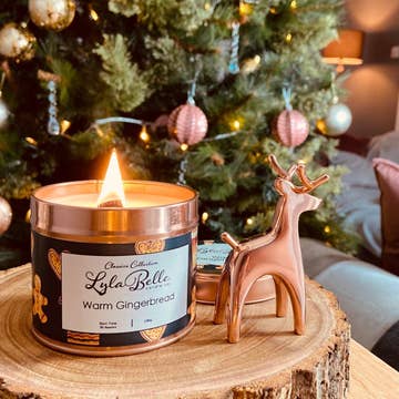 Varm honningkager Tin Candle for engroshandel hos Lyla Belle Candle Co.