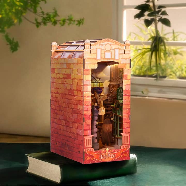 Crafthub - Wholesale DIY Craft Kit - Harry Potter: Diagon Alley - DIY Book Nook Kit7