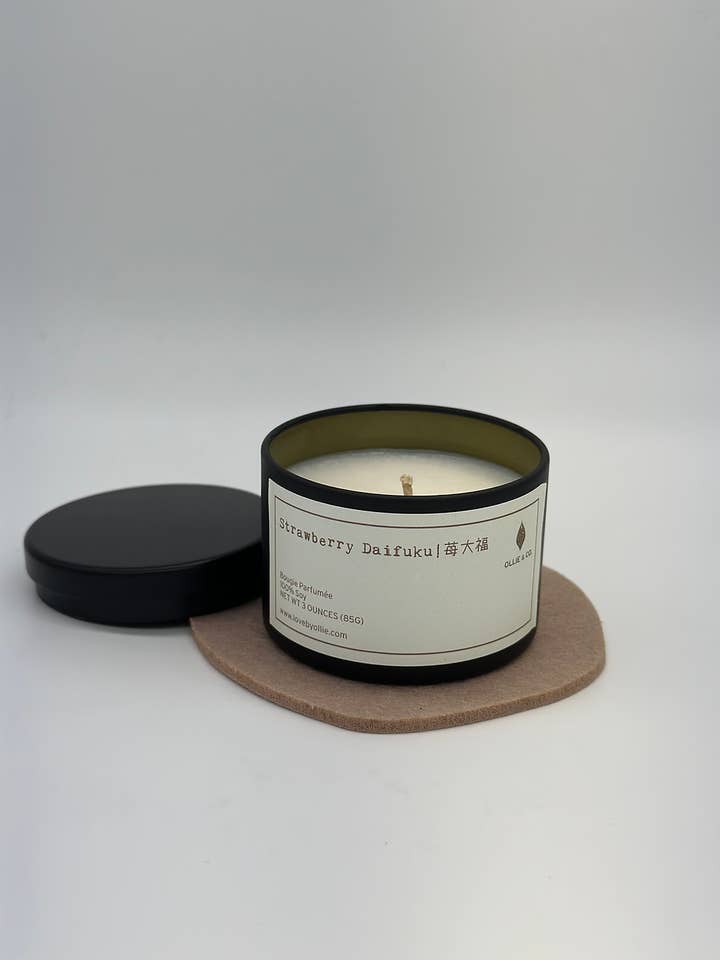 Strawberry Daifuku 3oz voor wholesale door Ollie & Co. | Unique Home Fragrance