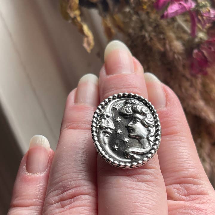 Lady & Månen Sterling Silver Ring for engroshandel hos The Dwelling Gem