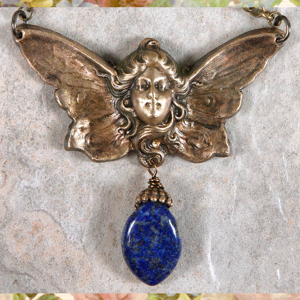 NoMonet - Vente Colliers à pendentif - Collier vintage en laiton - Ange papillon avec lapis1
