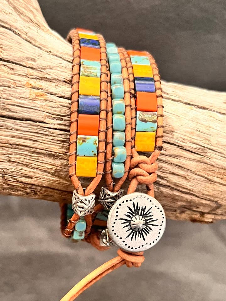 Bracciale a triplo giro con perline in piastrelle di vetro Sunset Colors per la vendita all'ingrosso da parte di DesertBeads