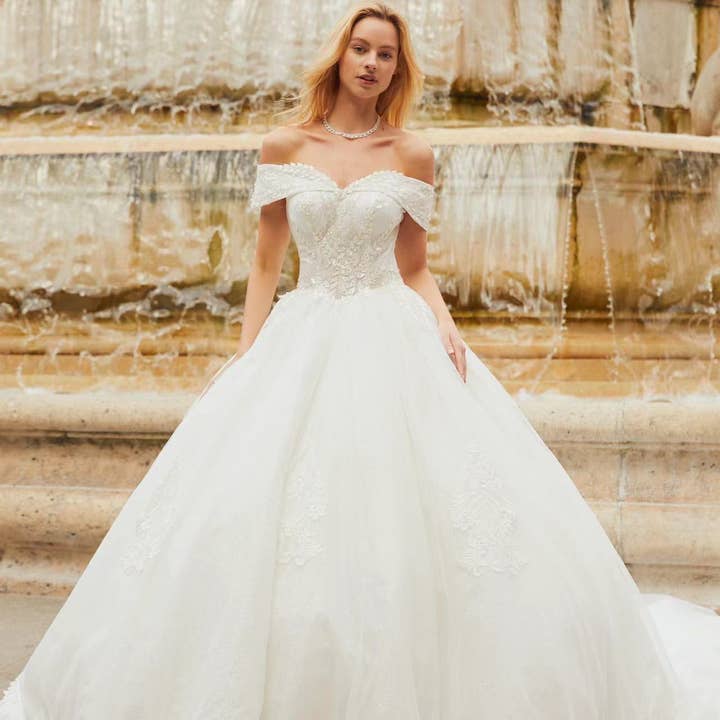 Wedding dress train TH4605 and other Purchase Wholesale quinceanera accessories. Free Returns & Net 60 Terms on Faire trending on Faire.