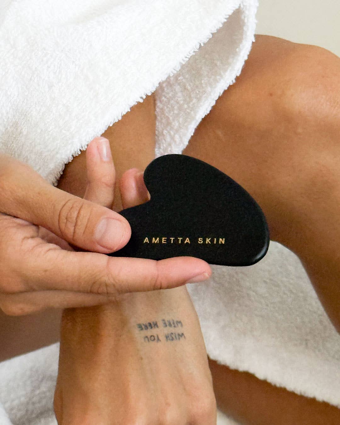 AMETTA SKIN CARE - Wholesale Gua Sha Tool - Black Jade Gua Sha1