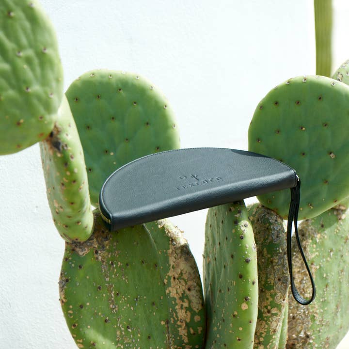 Texcoco Collective – Großhandel Clutch – Damen – 'Media Luna' Clutch-Geldbörse aus Kaktusleder, Schwarz2