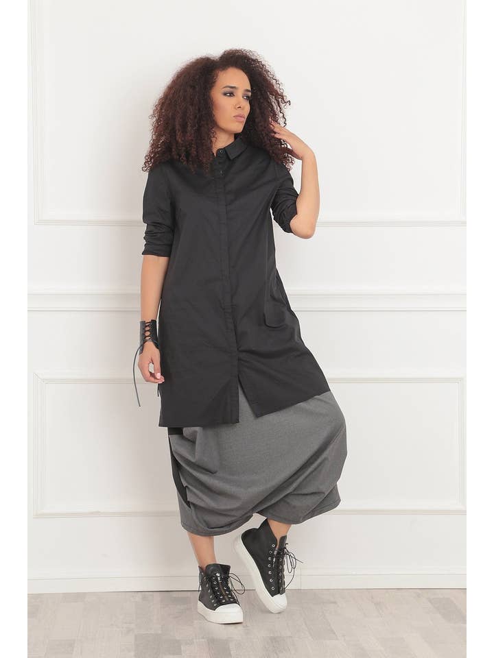 ADEPTT – wholesale Byxor - Dam – Cropped Drop Crotch Byxor i en dramatisk silhuett: |aidy