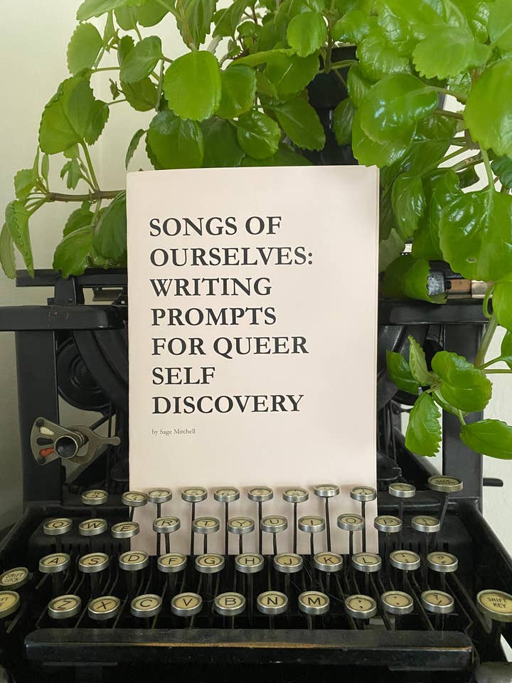 Skrivuppmaningar för Queer Self Discovery för wholesale av Songs of Ourselves