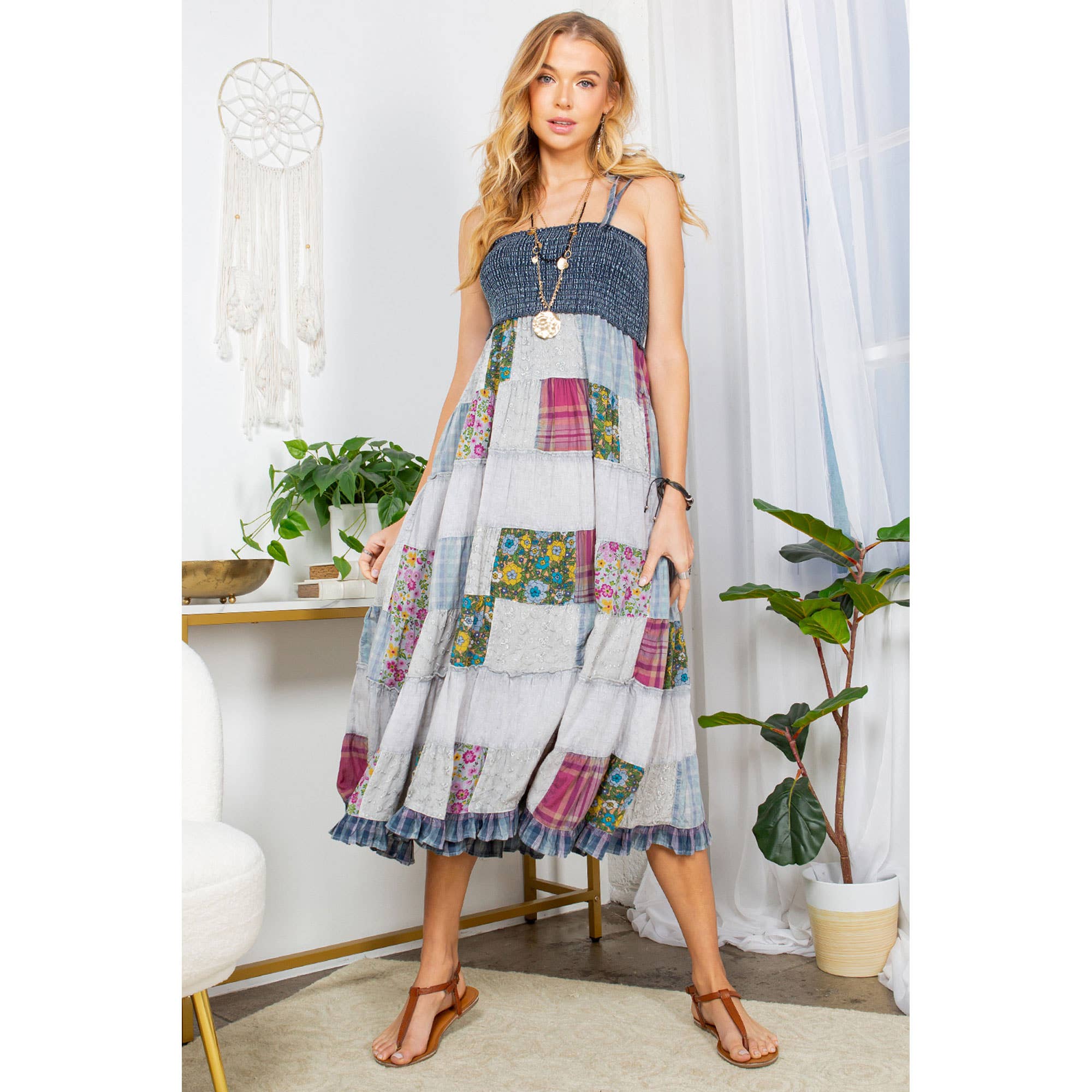 Young Threads - Vendita all'ingrosso Vestito - Donna - Prendisole affumicato patchwork Essential Boho estivo in denim blu7