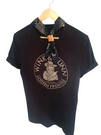 Maglietta con logo W&G per la vendita all'ingrosso da parte di Wink & Gunn