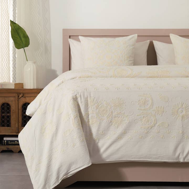 Housse de couette brodée - Crème pour la vente par Tyger Lotus LLC