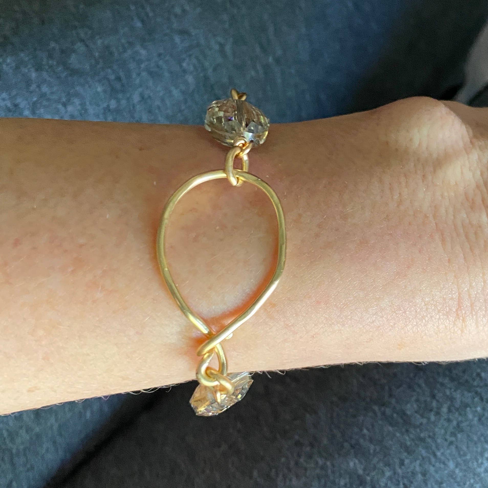 Marble Designs Jewelry – wholesale Berlockarmband – Guld kristall armband hamrade Hoop Connector2