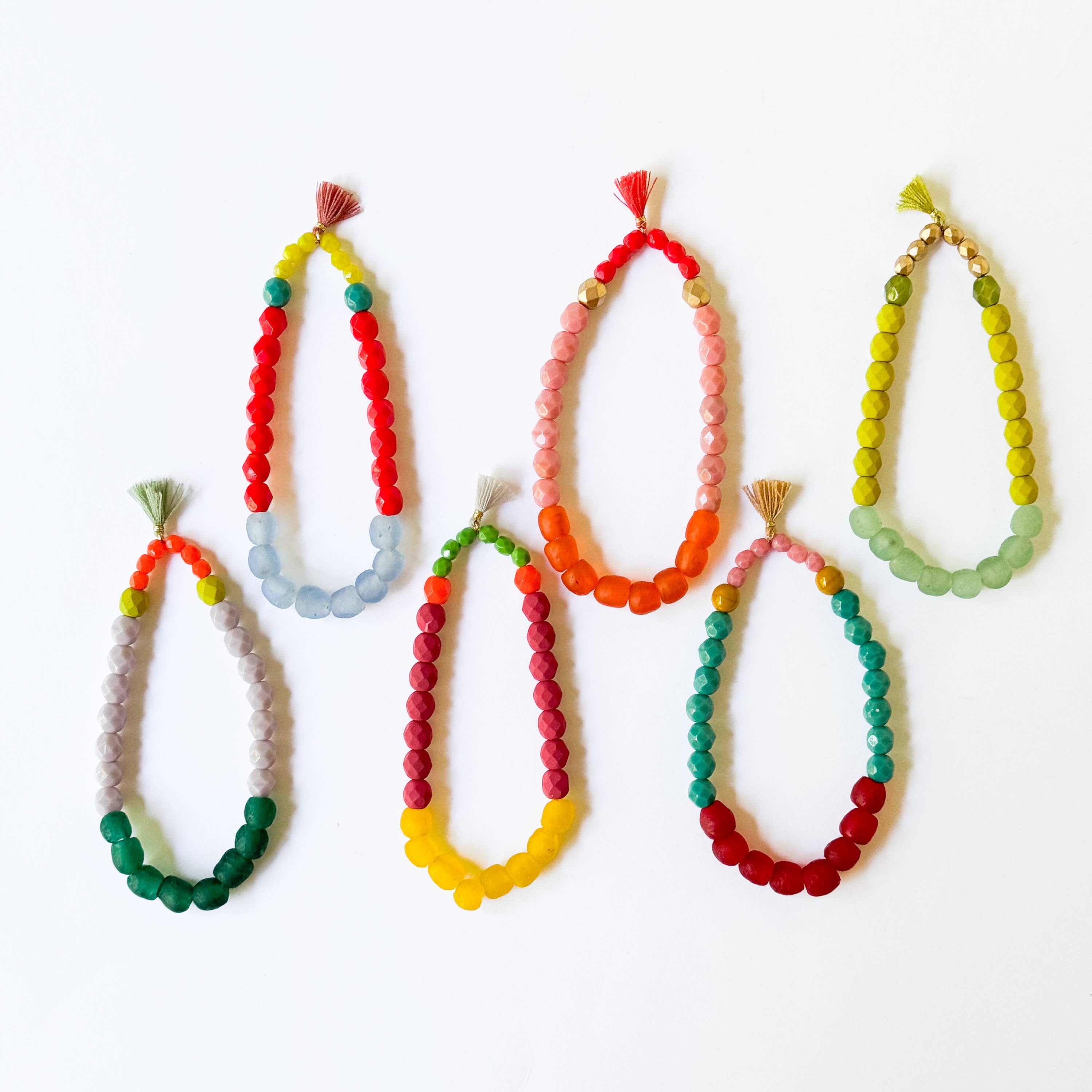 Nest Pretty Things - Vente Bracelet de perles - Bracelet en verre africain recyclé multicolore et perles mélangées 7