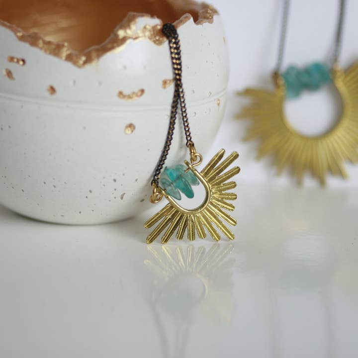 Colar Sunburst de cristal e latão de apatita por atacado de Kaiko Studio