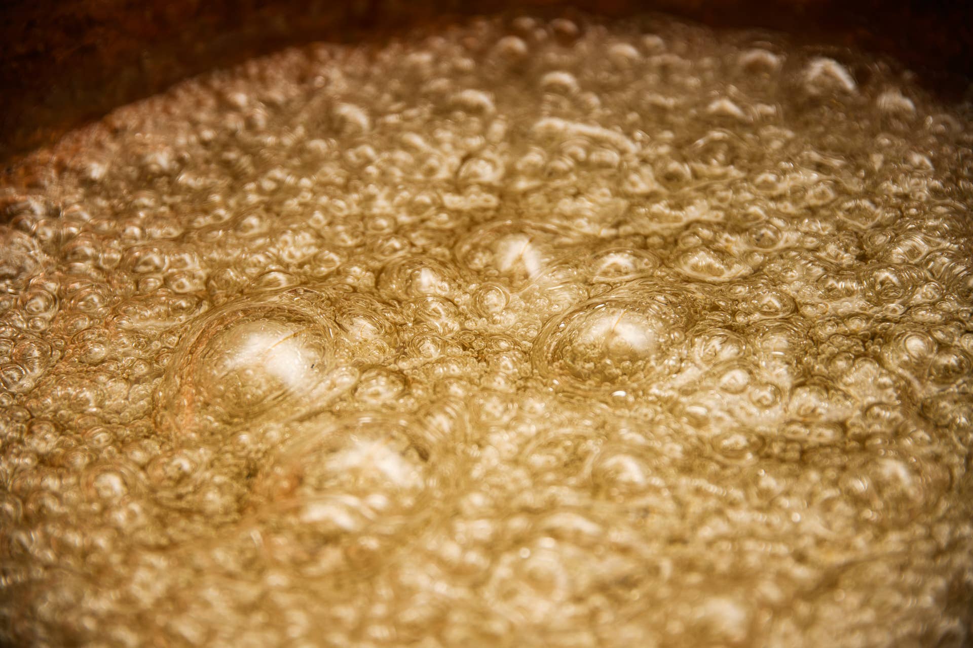 Royale Normande Chocolaterie - Wholesale Chocolate Covered Sweets - MILK CHOCOLATE MARSHMALLOW LOLLIPOP 25g S0061