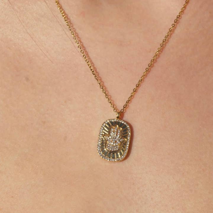 HoopLa – Engroshandel Halskæde med vedhæng – Hamsa halskæde med emalje og krystal, tofældet amulet5