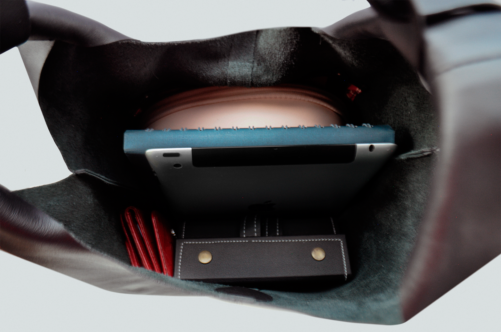 MomoDesigns - Wholesale Shoulder Bag - Women's - "Velandia" Hobo Purse3