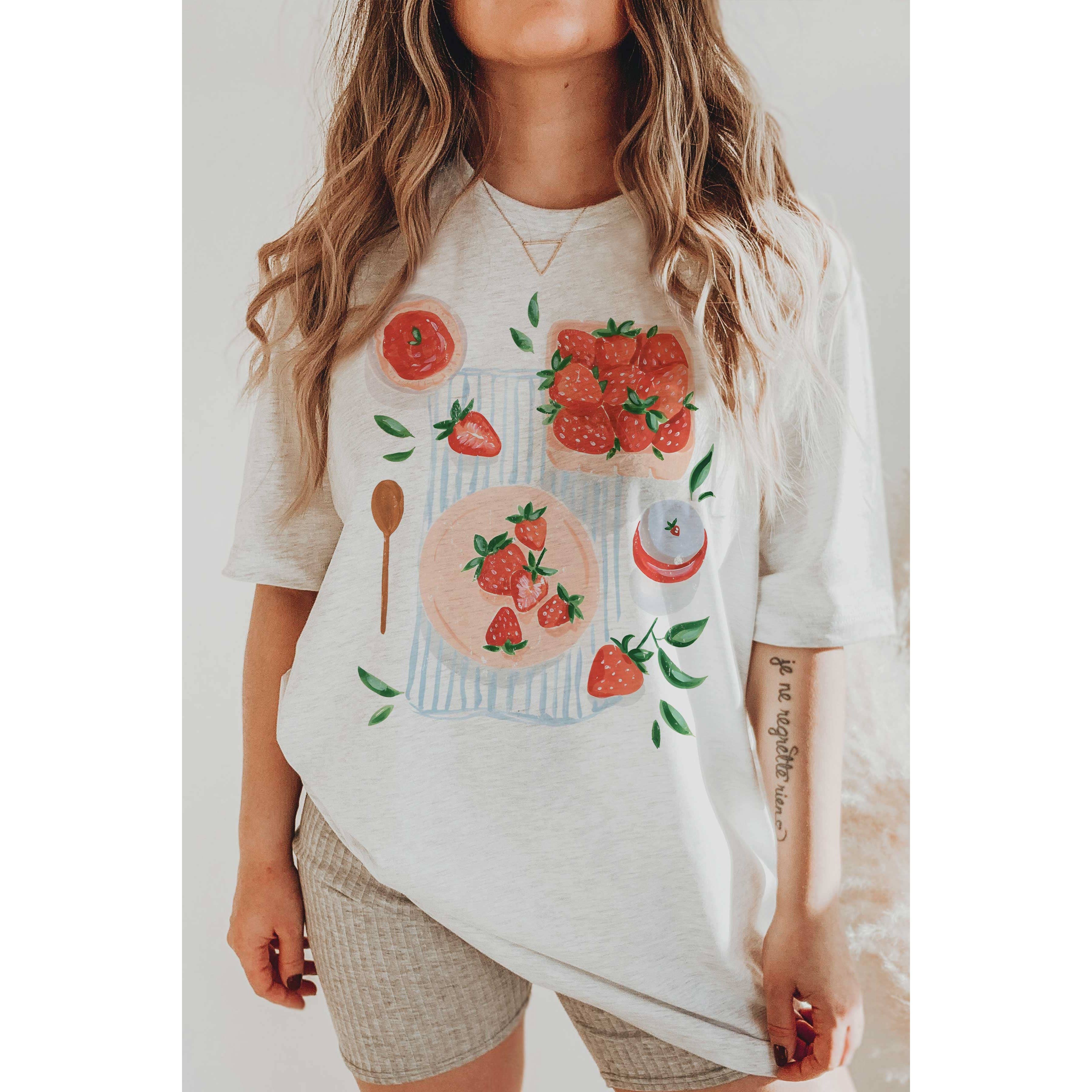 A. BLUSH CO - Vendita all'ingrosso Maglietta stampata - Donna - T-shirt grafica Strawberry Picnic1
