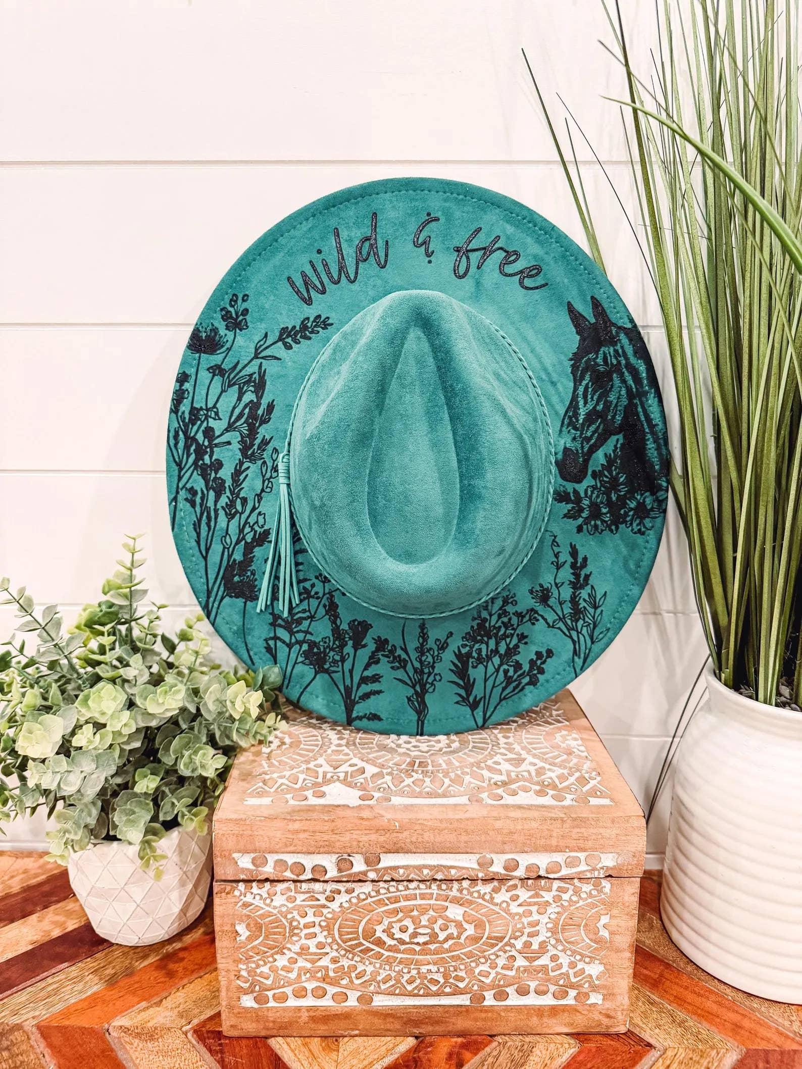 Willie & Dolly Designs - Wholesale Fedora - Women's - Engraved Floral Horse Hat