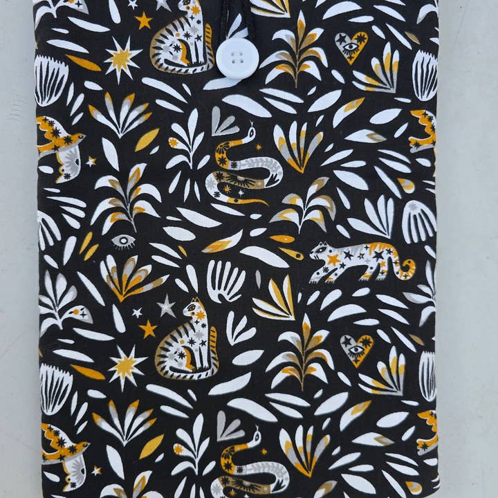 Mystisk djungel vadderat bokfodral svart bakgrund för wholesale av laubelgo