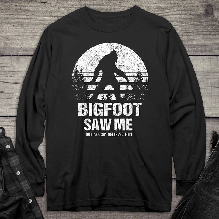 T-shirt à manches longues "Bigfoot m'a vu" pour la vente par Artopia