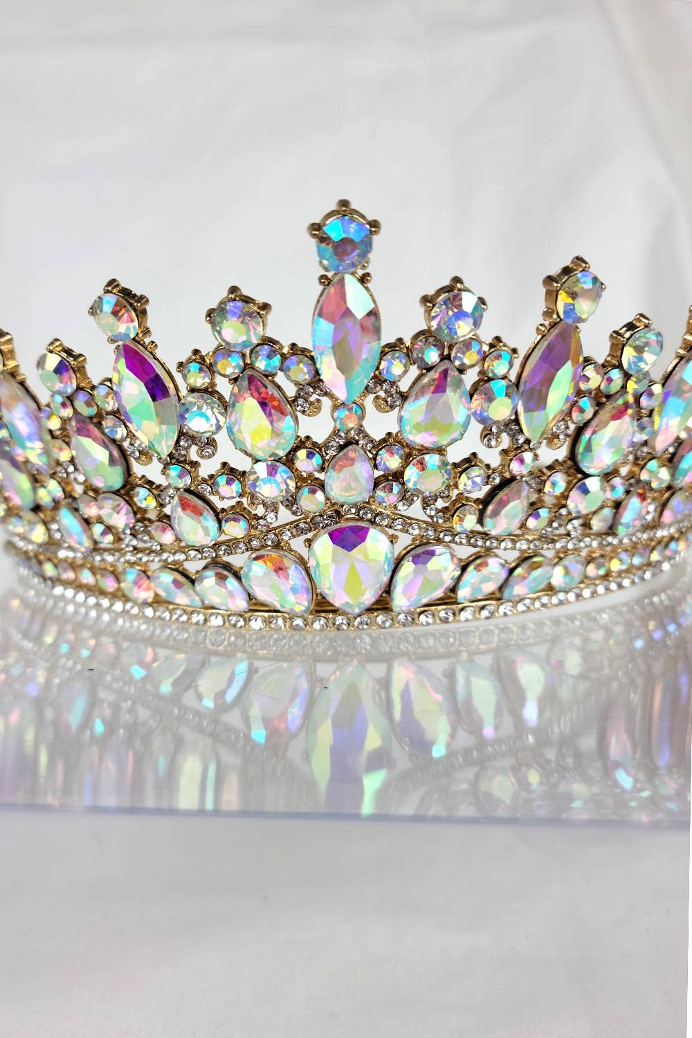 Chicas - Wholesale Tiara - Women's - One Size Fits All Tiara With Jewels HT93211