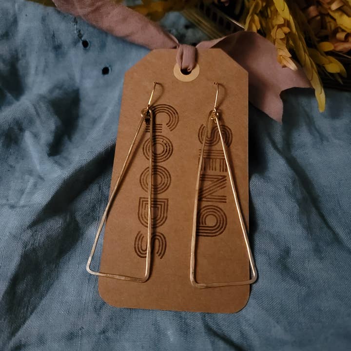 Boho lange trekant øreringe for engroshandel hos Sena Goods