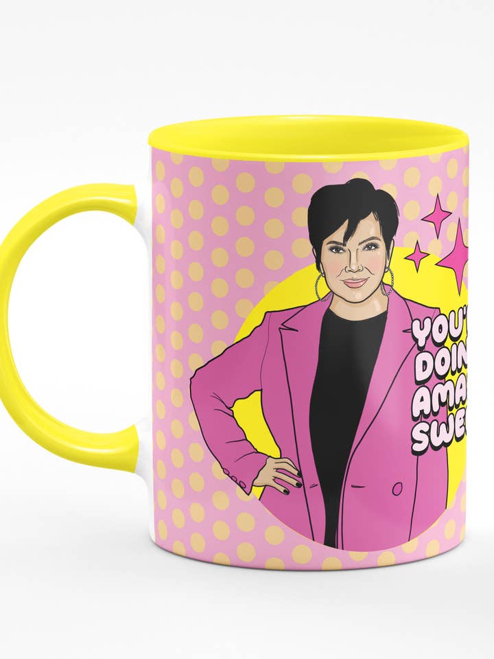 Tazza gialla Kris Jenner Amazing Sweetie per la vendita all'ingrosso da parte di Studio Soph (We Pay Your Import Fees - We Ship DDP)